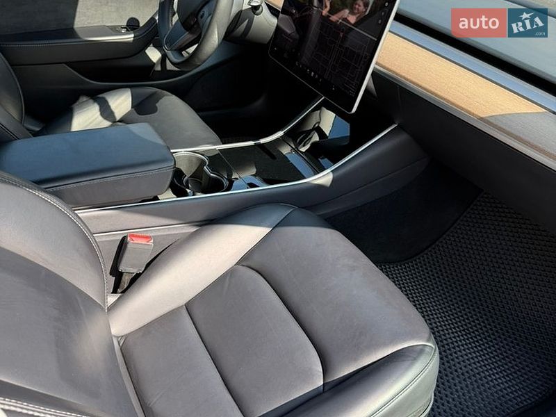 Седан Tesla Model 3 2020 в Вінниці