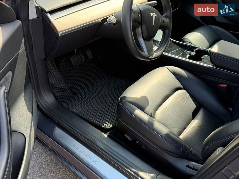 Седан Tesla Model 3 2020 в Вінниці