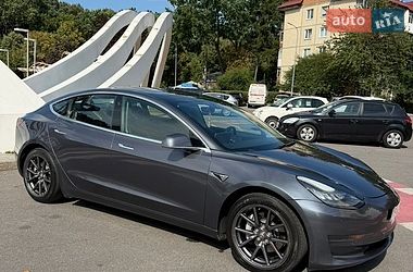 Седан Tesla Model 3 2020 в Виннице