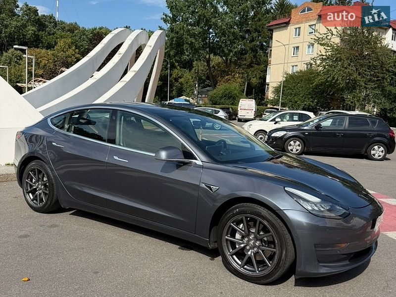 Седан Tesla Model 3 2020 в Виннице