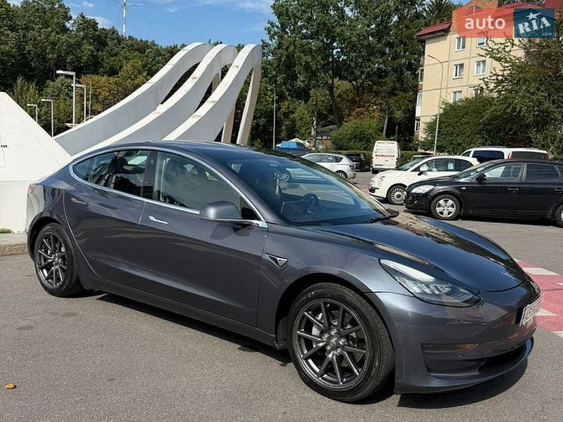 Седан Tesla Model 3 2020 в Вінниці