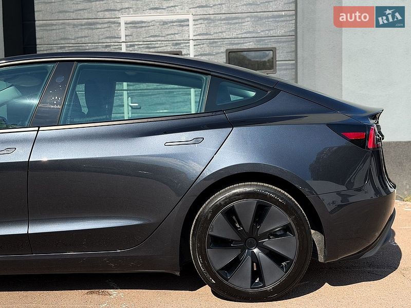 Седан Tesla Model 3 2024 в Києві
