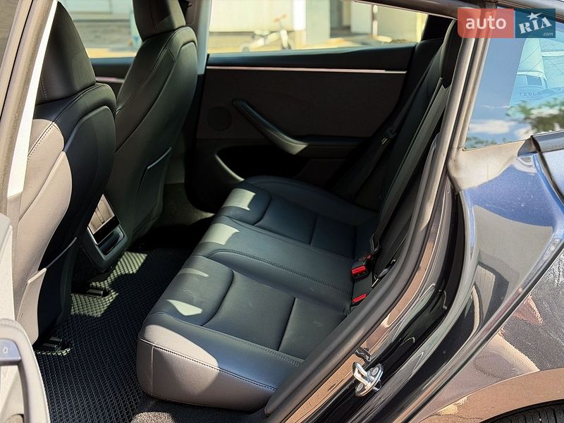 Седан Tesla Model 3 2024 в Києві