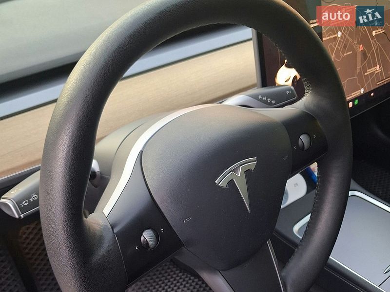 Седан Tesla Model 3 2021 в Кропивницькому