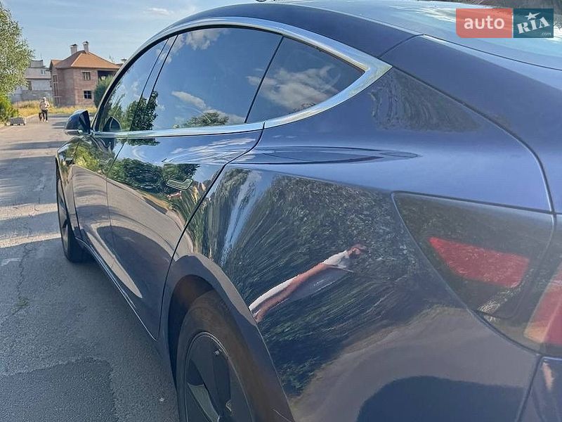 Седан Tesla Model 3 2019 в Шептицькому