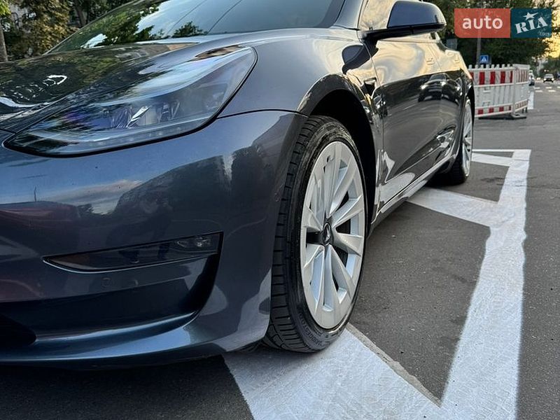 Седан Tesla Model 3 2021 в Киеве