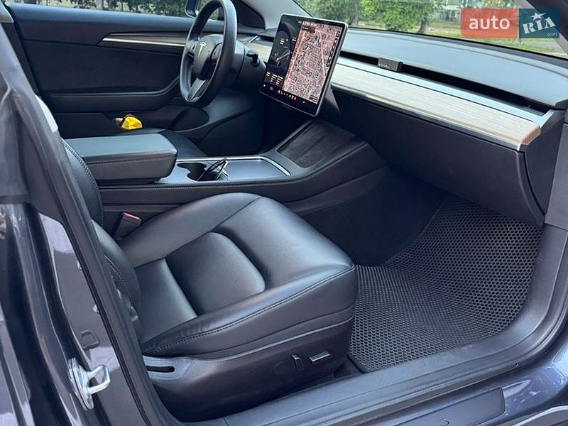 Седан Tesla Model 3 2021 в Киеве