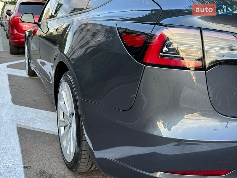 Седан Tesla Model 3 2021 в Киеве