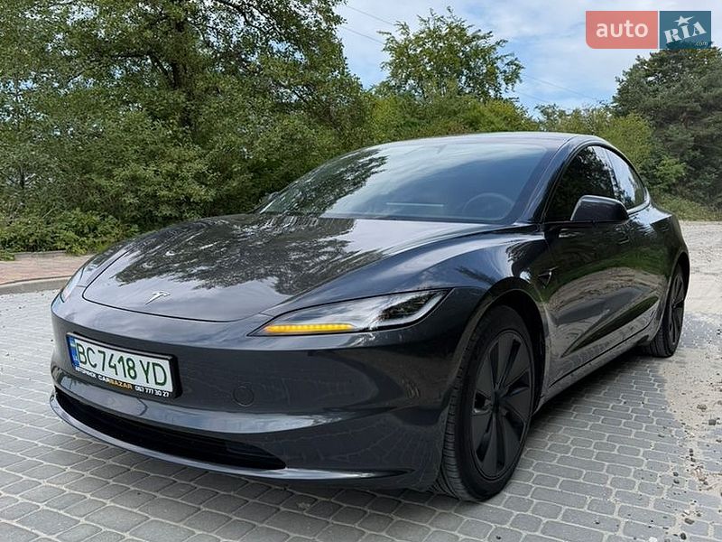 Tesla Model 3, фото з оголошення