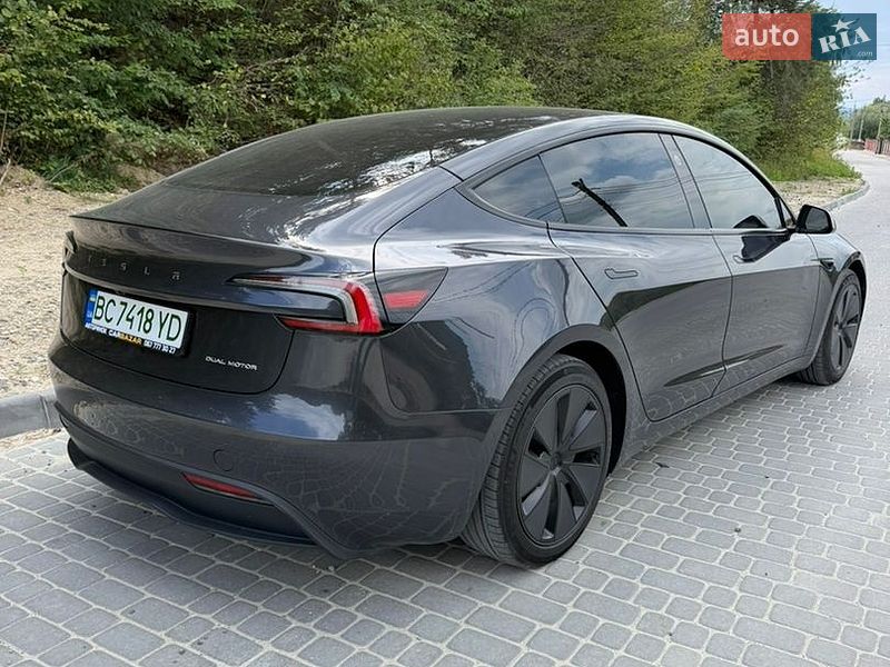 Седан Tesla Model 3 2024 в Львові