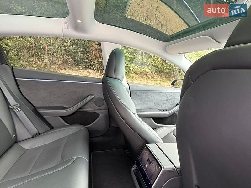 Седан Tesla Model 3 2024 в Львові