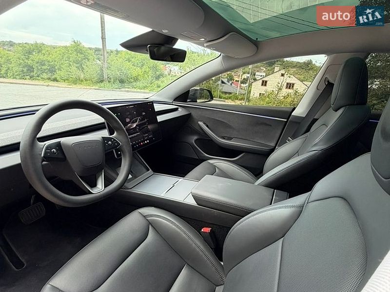 Седан Tesla Model 3 2024 в Львові