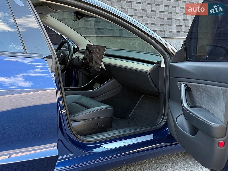 Седан Tesla Model 3 2019 в Запоріжжі