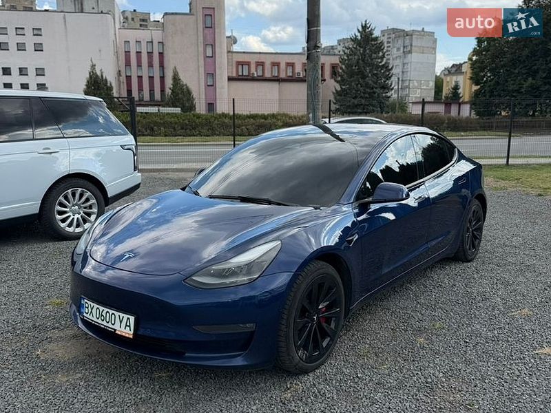 Седан Tesla Model 3 2022 в Хмельницком