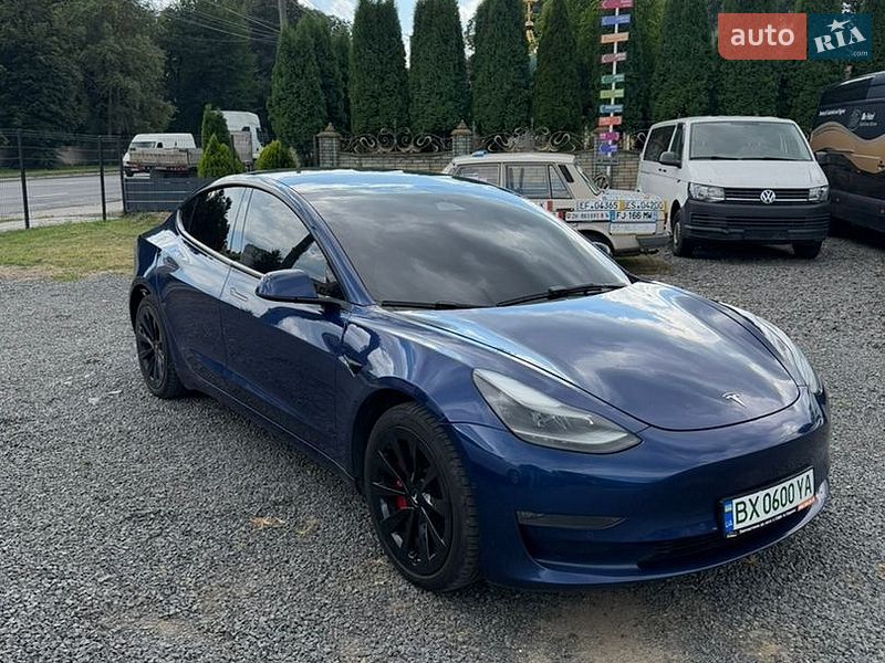 Седан Tesla Model 3 2022 в Хмельницком