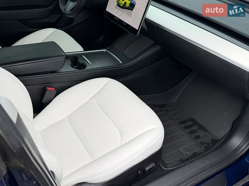 Седан Tesla Model 3 2022 в Хмельницком