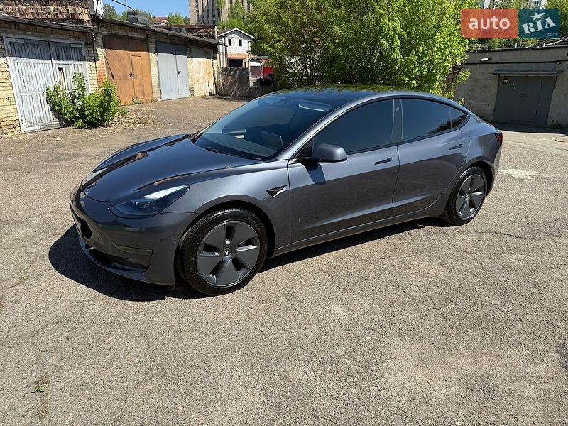 Седан Tesla Model 3 2022 в Києві