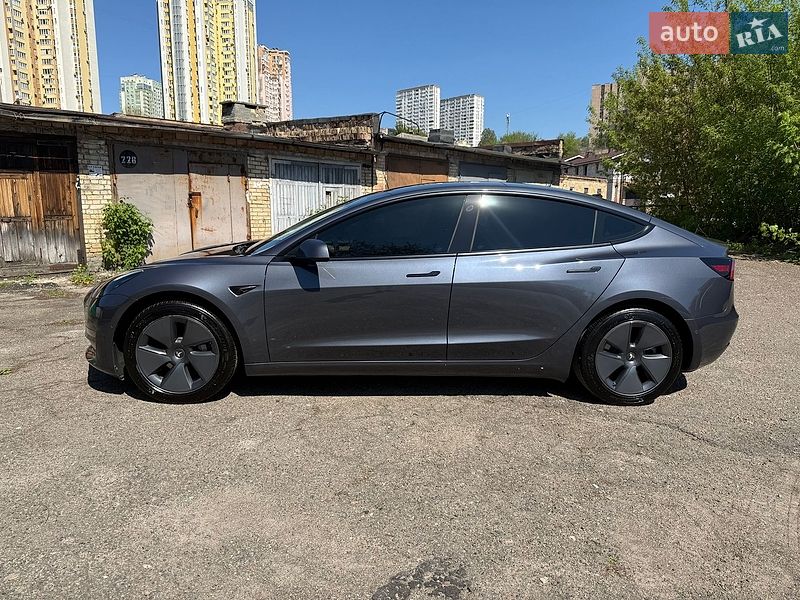 Седан Tesla Model 3 2022 в Києві
