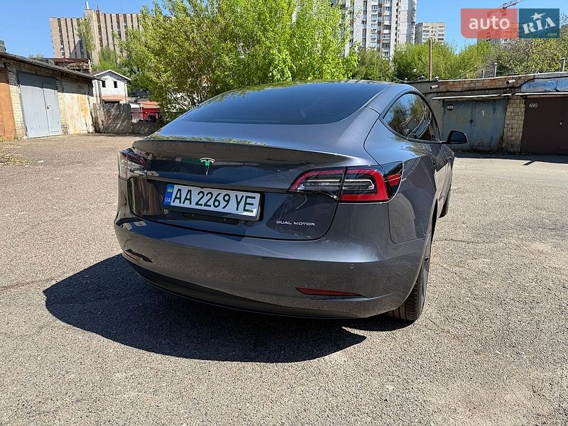 Седан Tesla Model 3 2022 в Києві