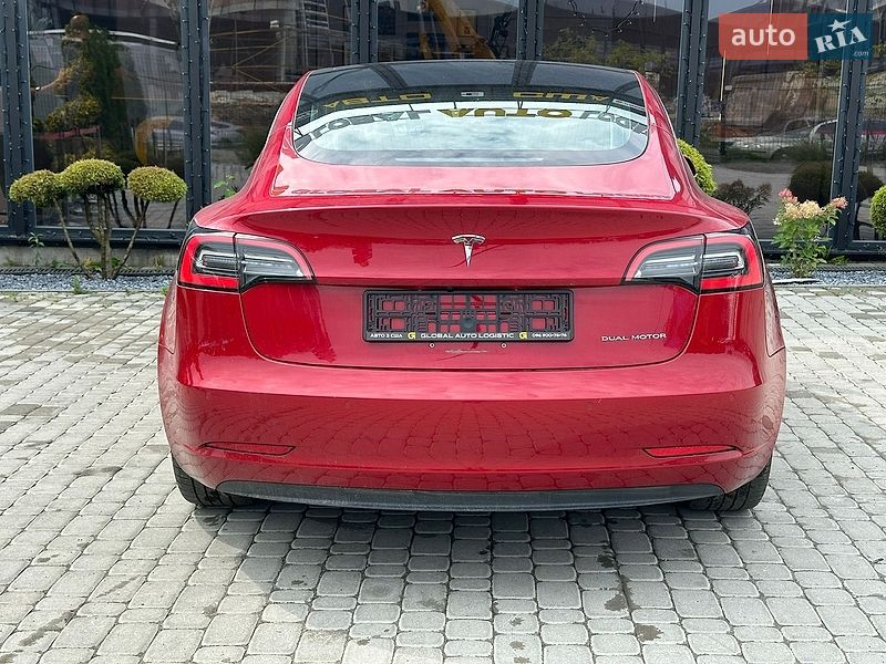 Седан Tesla Model 3 2018 в Львове