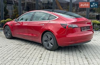 Седан Tesla Model 3 2018 в Львове