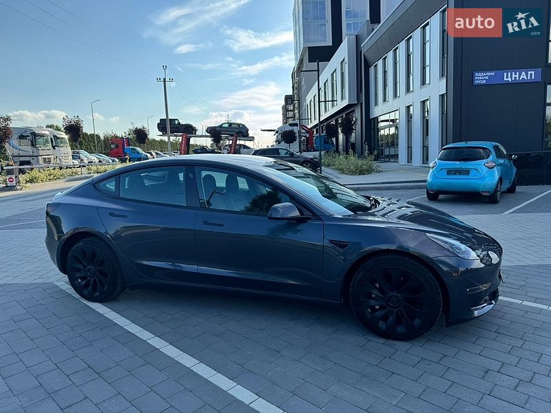 Седан Tesla Model 3 2022 в Львові
