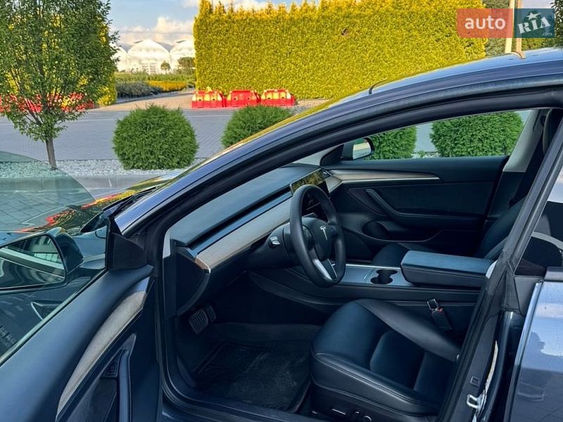 Седан Tesla Model 3 2022 в Львові