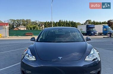 Седан Tesla Model 3 2022 в Львові