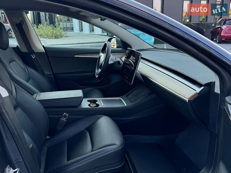 Седан Tesla Model 3 2022 в Львові