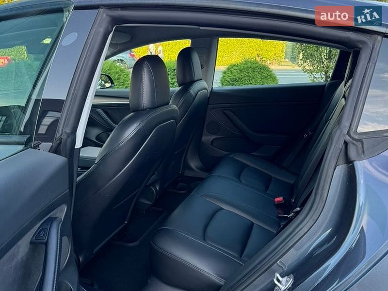 Седан Tesla Model 3 2022 в Львові