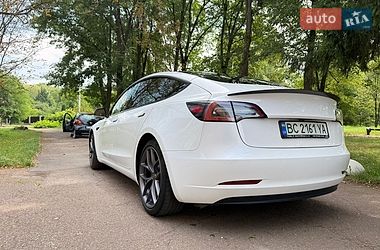 Седан Tesla Model 3 2021 в Калуші
