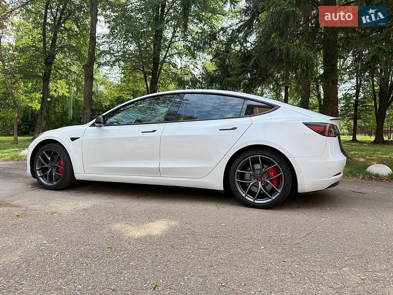 Седан Tesla Model 3 2021 в Калуші