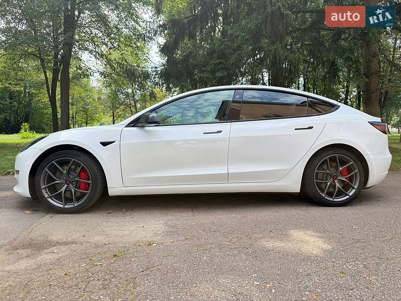 Седан Tesla Model 3 2021 в Калуші