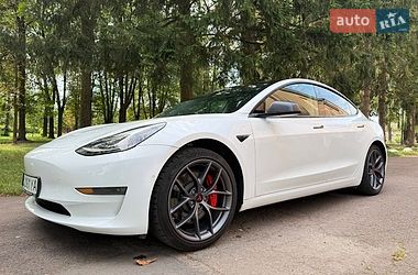 Седан Tesla Model 3 2021 в Калуші