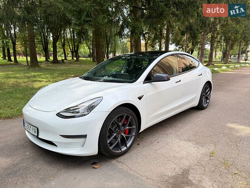 Седан Tesla Model 3 2021 в Калуші