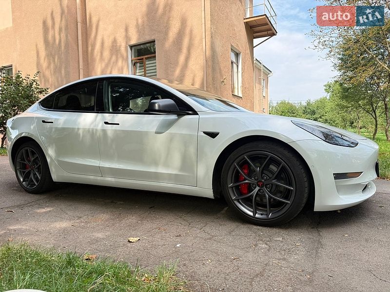 Седан Tesla Model 3 2021 в Калуші