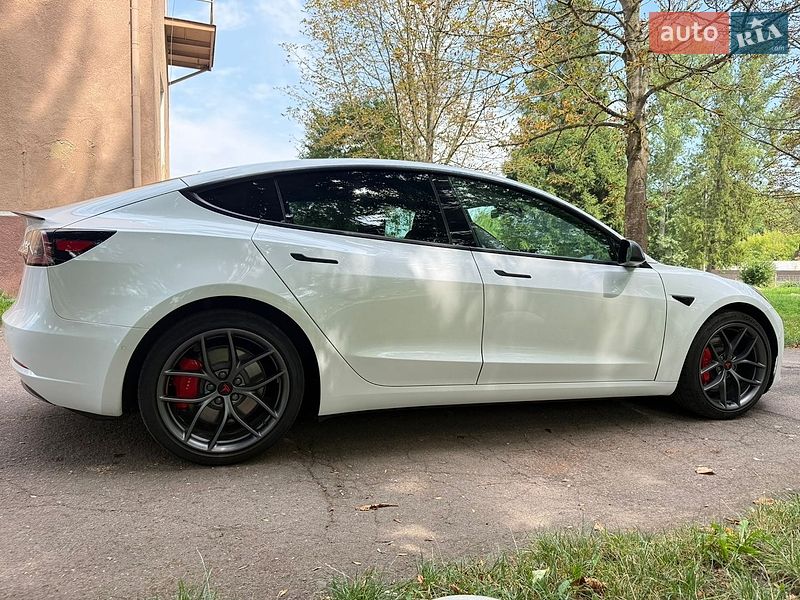 Седан Tesla Model 3 2021 в Калуші