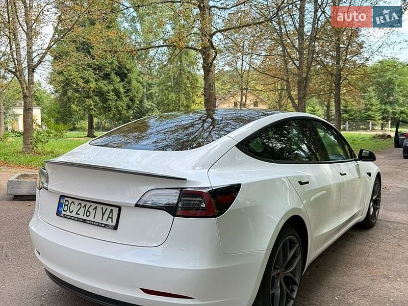 Седан Tesla Model 3 2021 в Калуші
