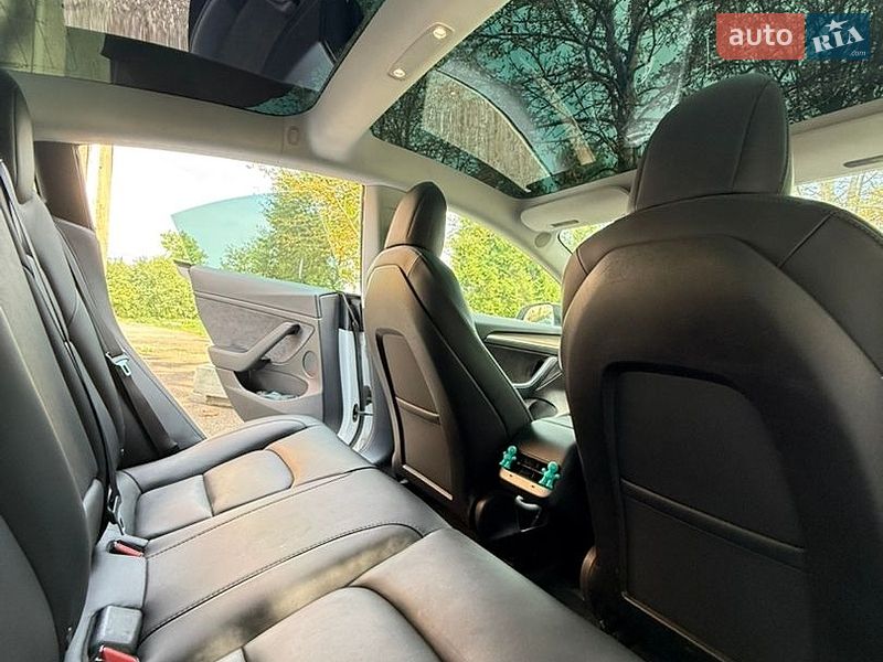 Седан Tesla Model 3 2021 в Калуші