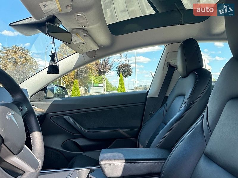 Седан Tesla Model 3 2021 в Києві