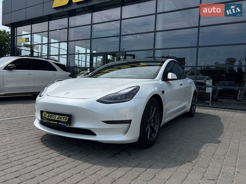 Седан Tesla Model 3 2020 в Ивано-Франковске