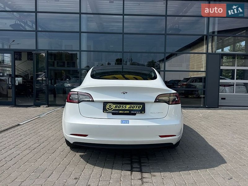 Седан Tesla Model 3 2020 в Ивано-Франковске