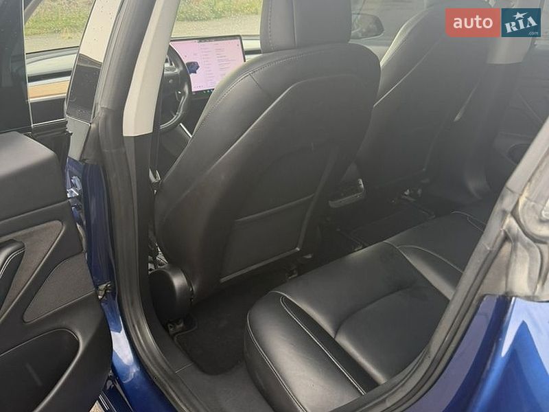 Седан Tesla Model 3 2018 в Сарнах