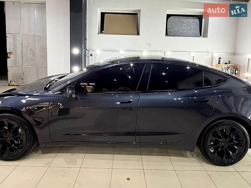 Седан Tesla Model 3 2024 в Коломиї