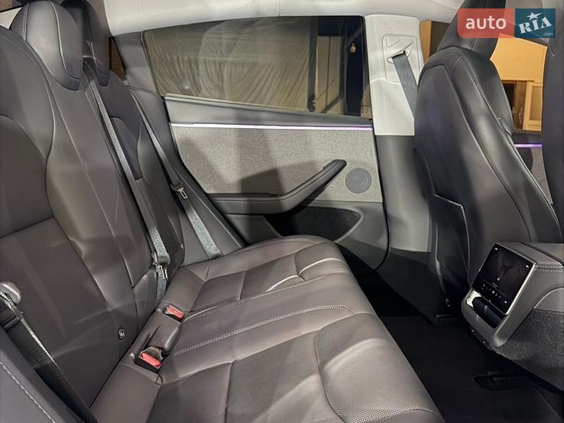 Седан Tesla Model 3 2024 в Коломиї