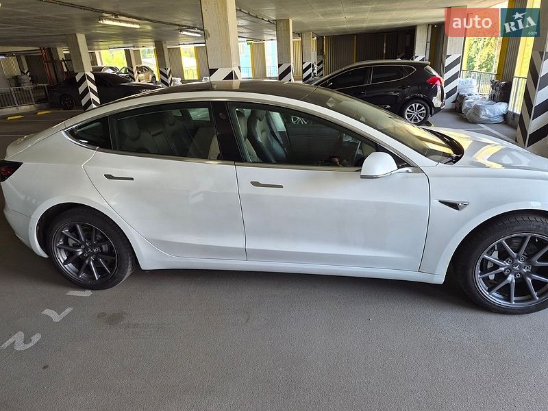 Седан Tesla Model 3 2019 в Києві