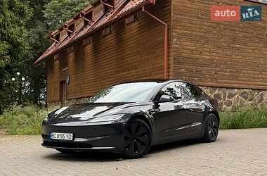 Седан Tesla Model 3 2025 в Самборі