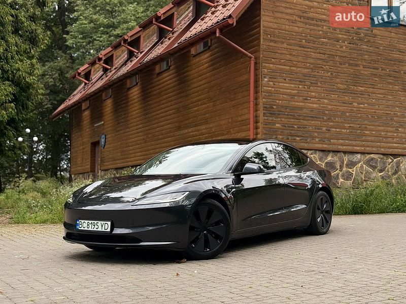 Седан Tesla Model 3 2025 в Самборі