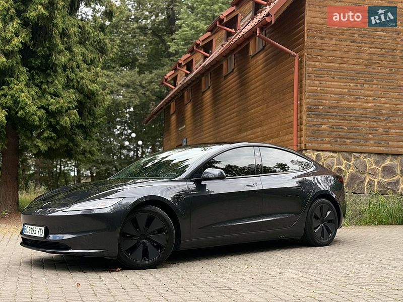 Седан Tesla Model 3 2025 в Самборі