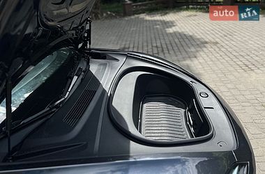 Седан Tesla Model 3 2025 в Самборі
